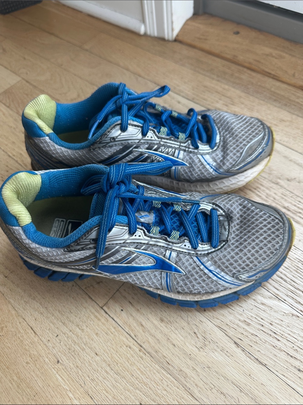 Brooks women’s Gray and Blue Athletic Running Shoes